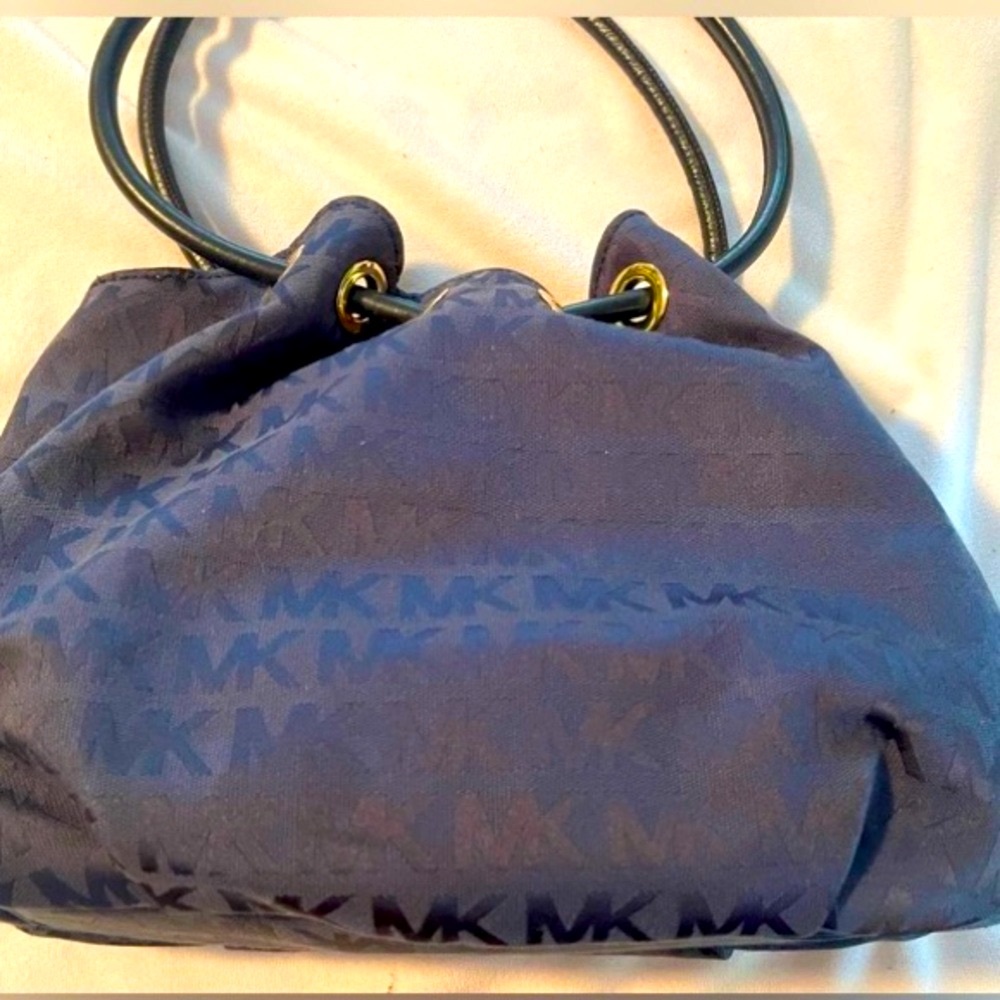 Michael Kors East West Ring Tote MK Logo Hobo Shoulder Bag in Dark Blue EUC - Picture 8 of 15